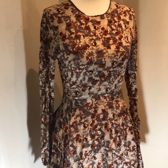 “H&M” Floral Fitted Dress. - Picture 4 of 15